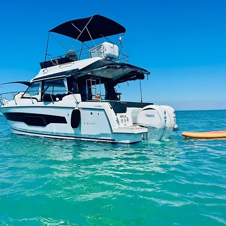 Vedette Myla Merry Fisher 10,95 Fly Bateau-hôtel Les Sables-dʼOlonne