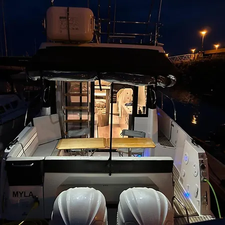 Vedette Myla Merry Fisher 10,95 Fly Bateau-hôtel