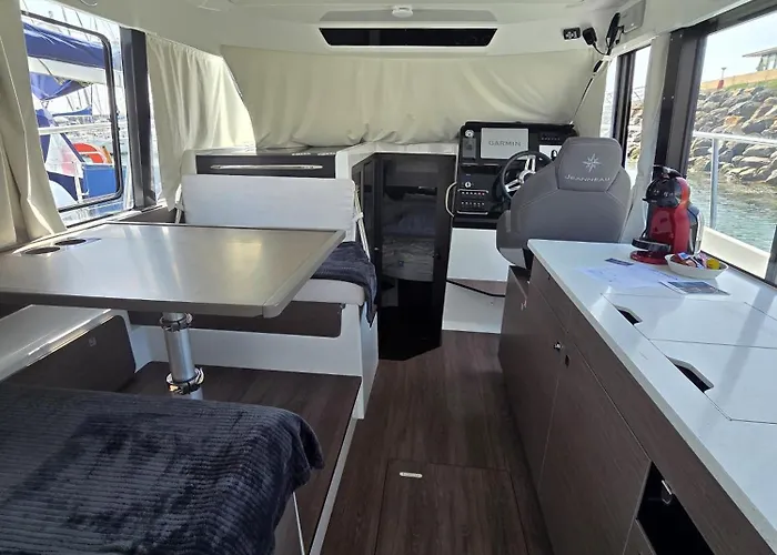 Vedette Myla Merry Fisher 10,95 Fly Bateau-hôtel Les Sables-dʼOlonne