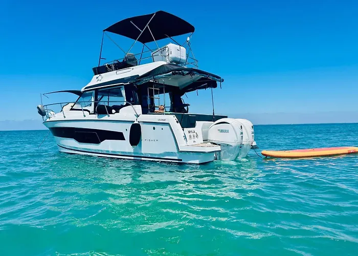 Vedette Myla Merry Fisher 10,95 Fly Bateau-hôtel Les Sables-dʼOlonne